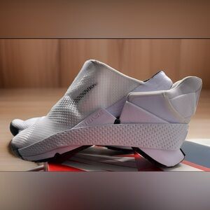 Nike women shoes, Go Fly Ease White